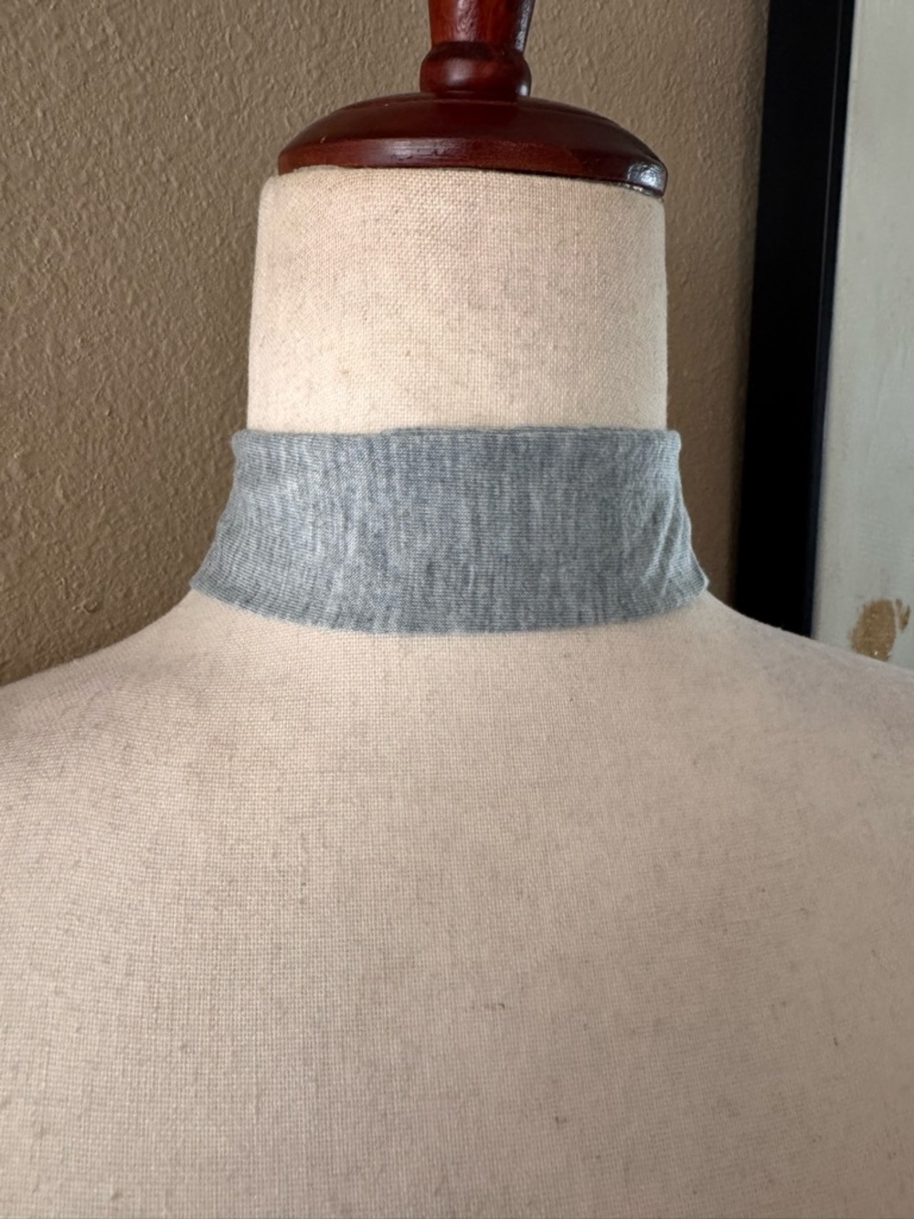 ASOS Light Gray Ribbed Choker - Picture 3 of 6